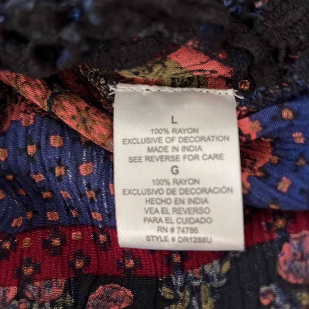 Patrons of peace multicolor top size large. - Picture 8 of 8